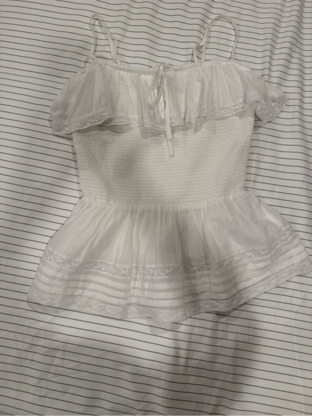 Vineyard Vines Smocked Bodice Lace Pintuck Ruffle Top size Small